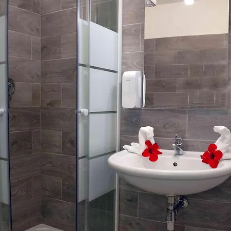 Ξενοδοχείο L'oleandro 3*