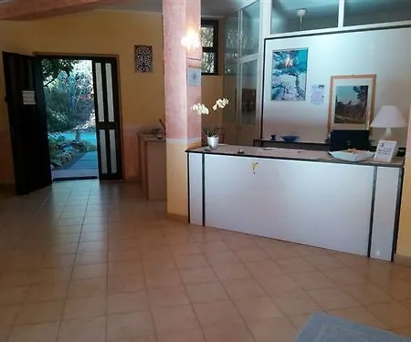 Ξενοδοχείο L'oleandro 3*